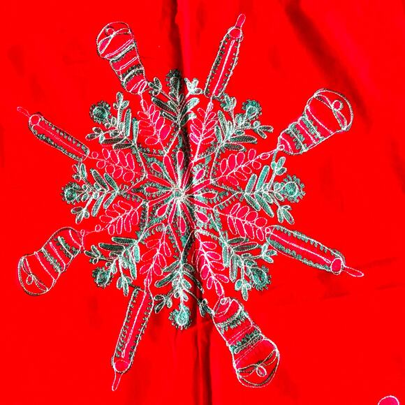 Vintage 1980's Christmas buffet tablecloth red with green & gold embroidery - Picture 2 of 8